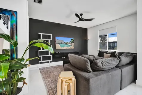 365 SE 6th Avenue Delray Beach FL 33483