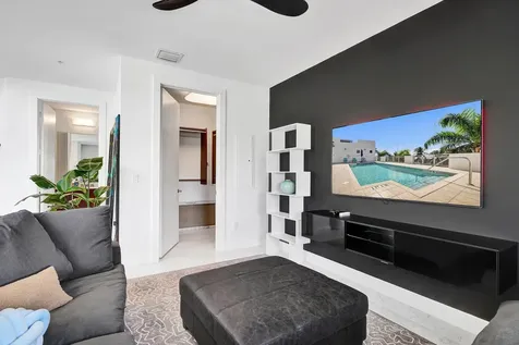 365 SE 6th Avenue Delray Beach FL 33483