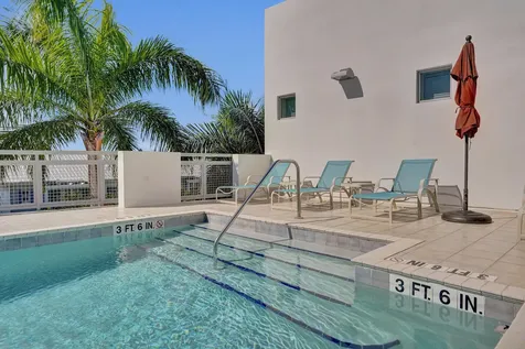 365 SE 6th Avenue Delray Beach FL 33483