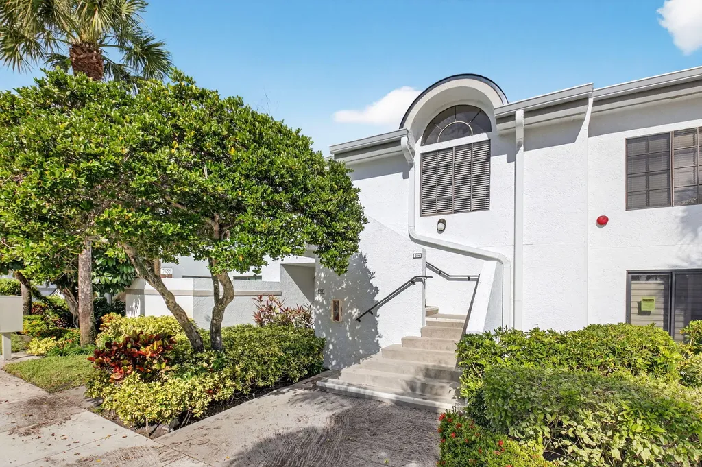 7455 Glendevon Lane Delray Beach FL 33446