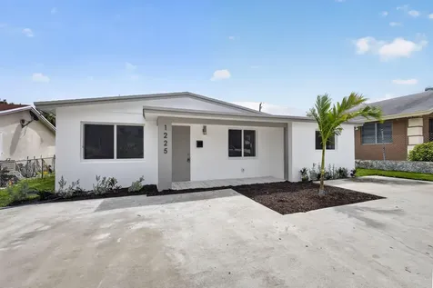 1225 W 32 Street Riviera Beach FL 33404