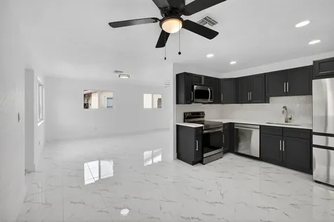 1225 W 32 Street Riviera Beach FL 33404