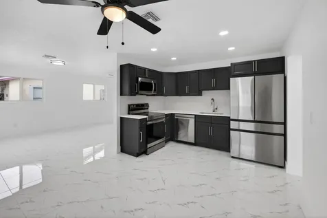 1225 W 32 Street Riviera Beach FL 33404