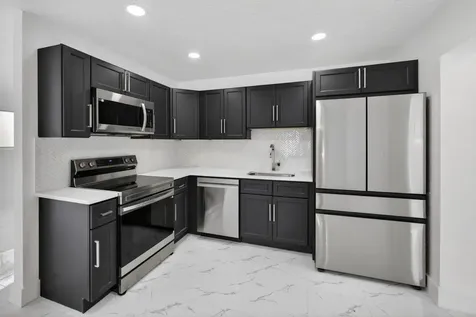 1225 W 32 Street Riviera Beach FL 33404