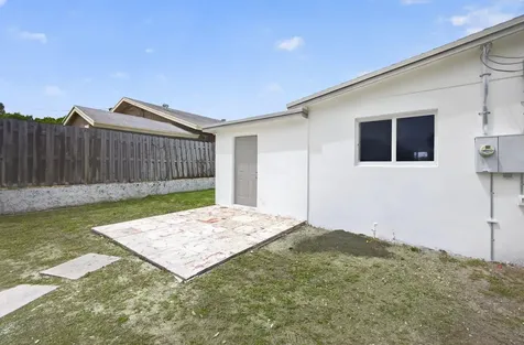 1225 W 32 Street Riviera Beach FL 33404