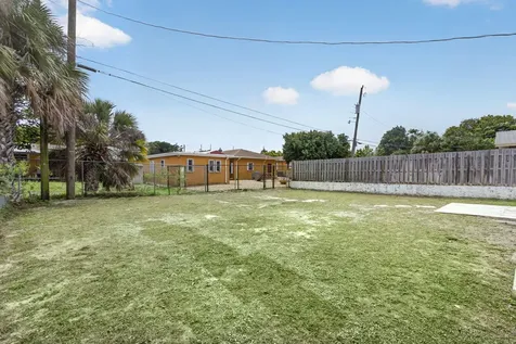1225 W 32 Street Riviera Beach FL 33404