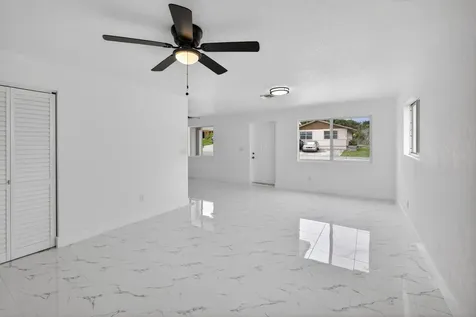 1225 W 32 Street Riviera Beach FL 33404