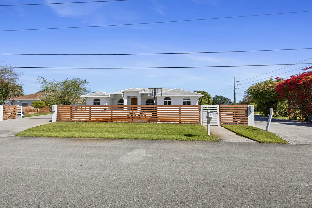 13621 SW 16th Street Davie FL 33325