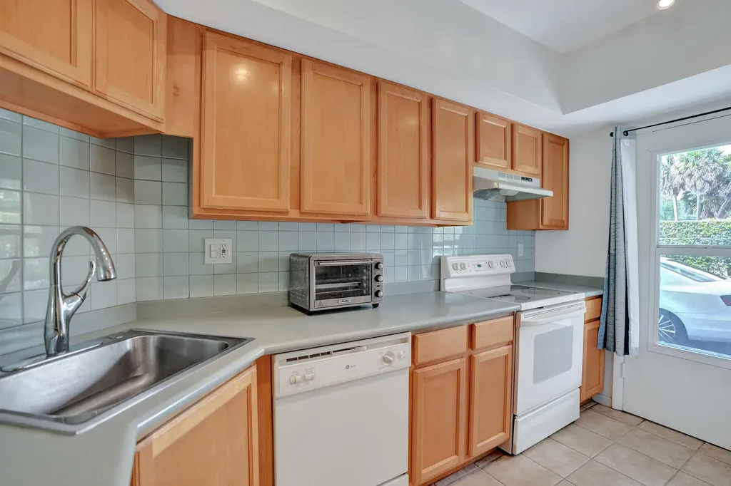 900 SW 12th Street Fort Lauderdale FL 33315