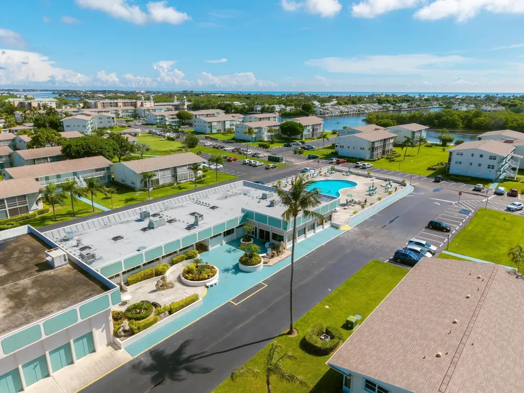 480 Horizons W Boynton Beach FL 33435