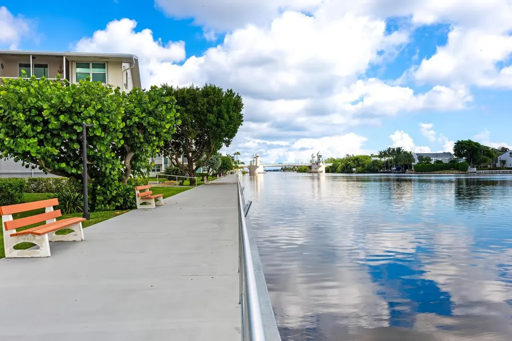 480 Horizons W Boynton Beach FL 33435