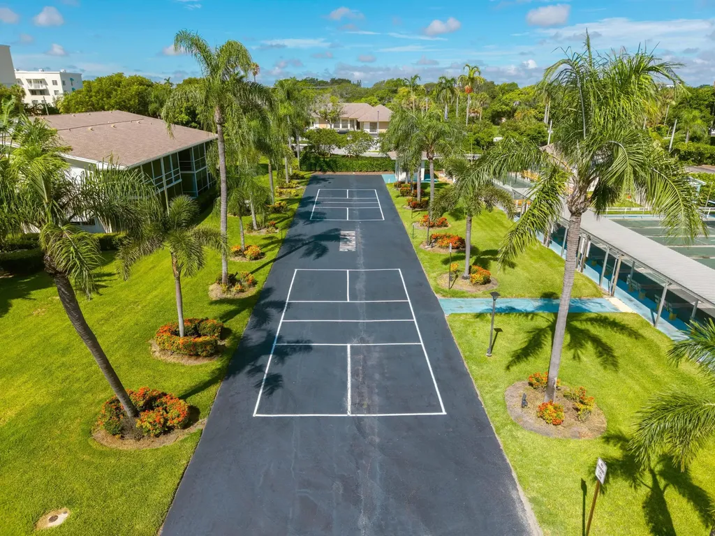 480 Horizons W Boynton Beach FL 33435