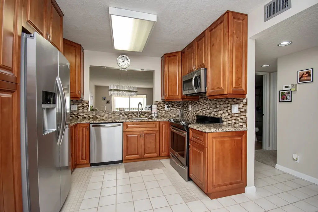 7286 Huntington Lane Delray Beach FL 33446