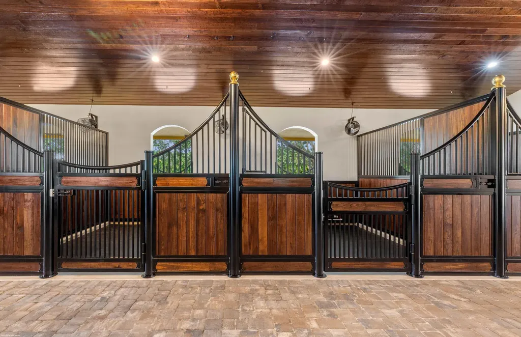 4985 Stables Way Wellington FL 33414
