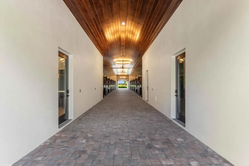 4985 Stables Way Wellington FL 33414