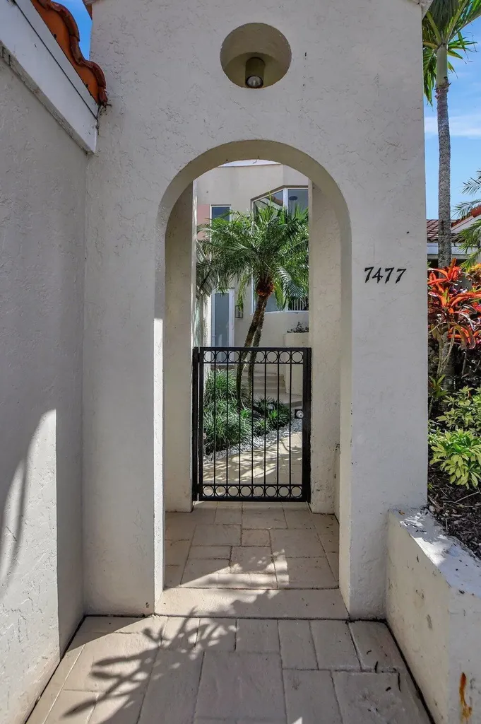 7477 Campo Florido Boca Raton FL 33433