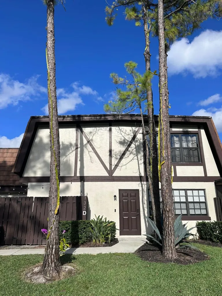 132 Weybridge Circle Royal Palm Beach FL 33411