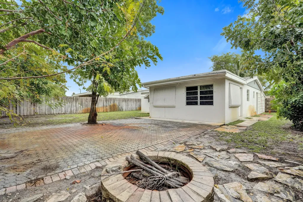 229 NE 26th Court Pompano Beach FL 33064