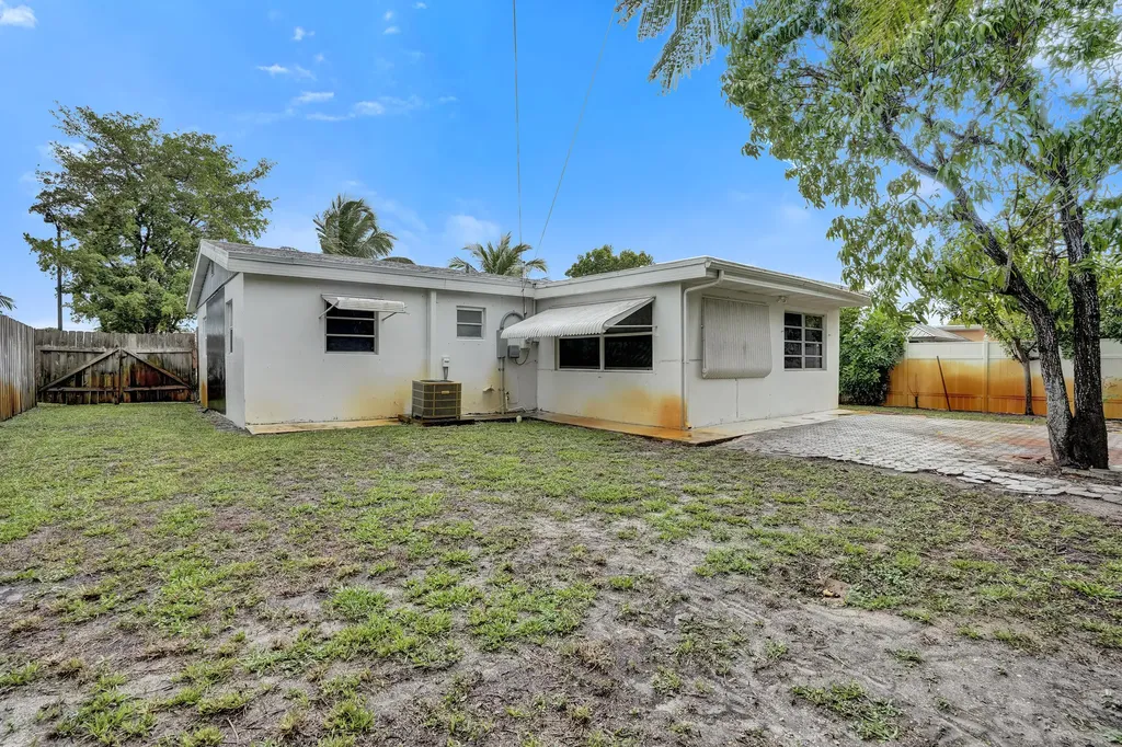 229 NE 26th Court Pompano Beach FL 33064