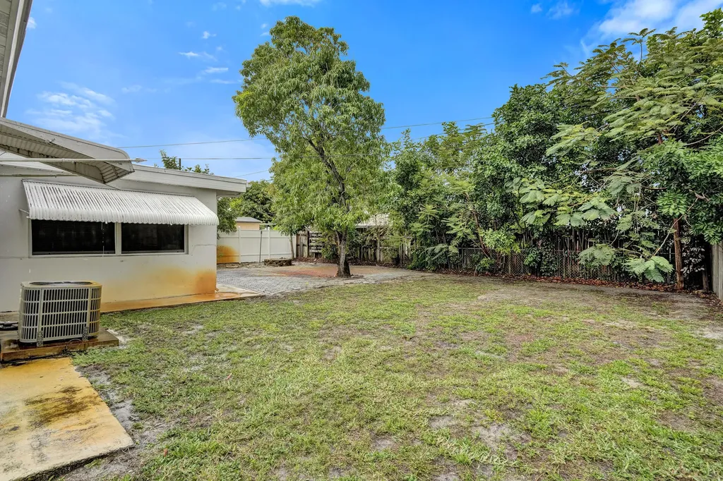 229 NE 26th Court Pompano Beach FL 33064