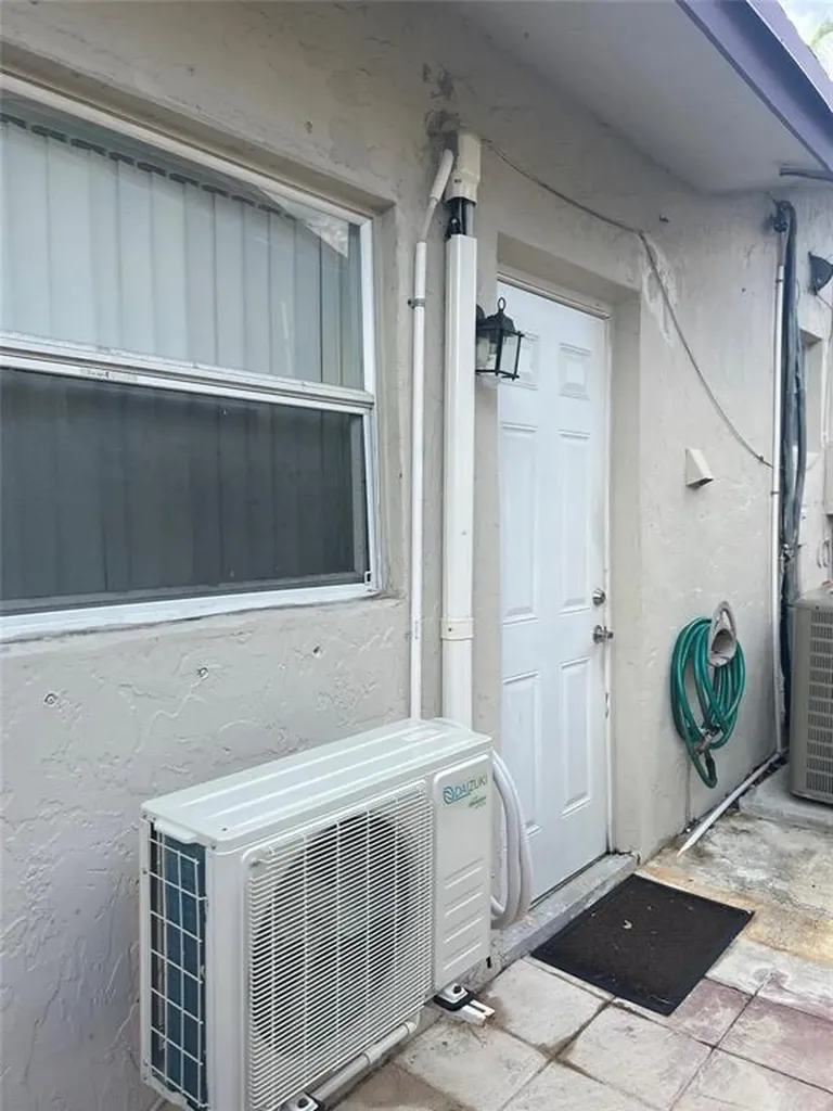 2721 N 72nd Terrace Hollywood FL 33024