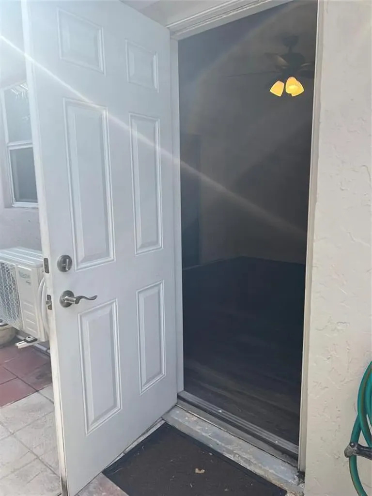 2721 N 72nd Terrace Hollywood FL 33024