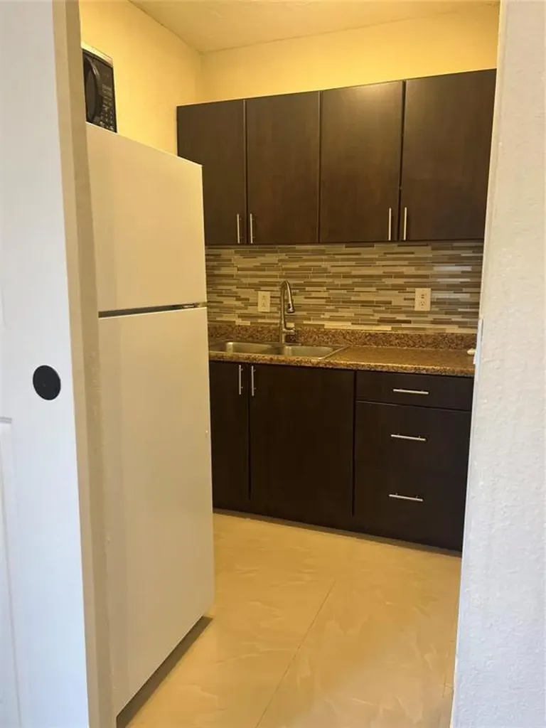 2721 N 72nd Terrace Hollywood FL 33024