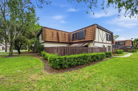 105 Weybridge Circle Royal Palm Beach FL 33411