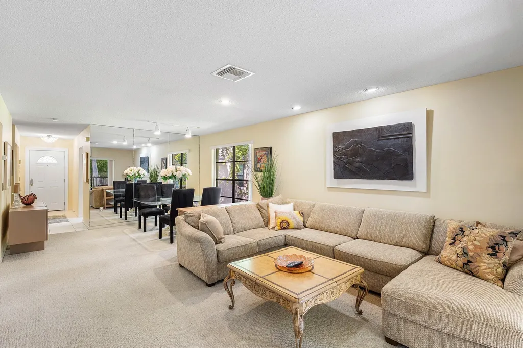 29 Stratford Lane West Boynton Beach FL 33436