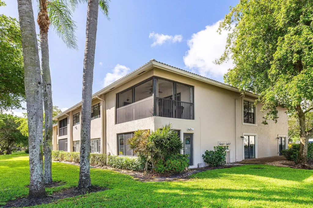 29 Stratford Lane West Boynton Beach FL 33436