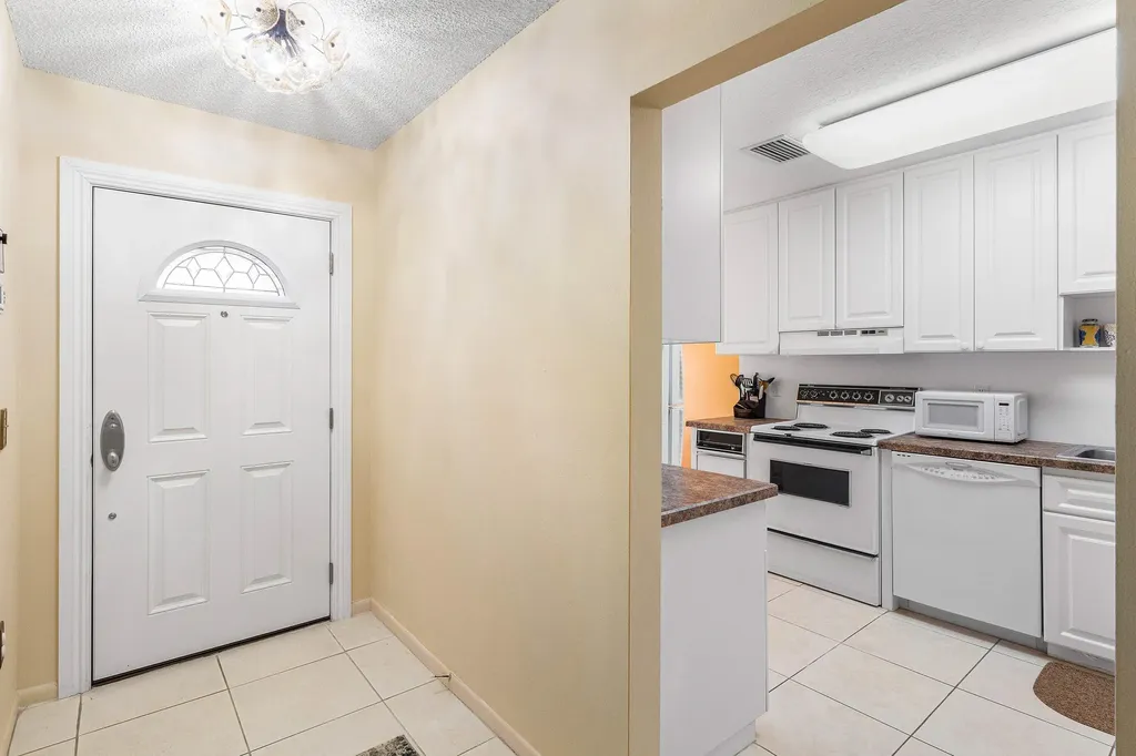 29 Stratford Lane West Boynton Beach FL 33436