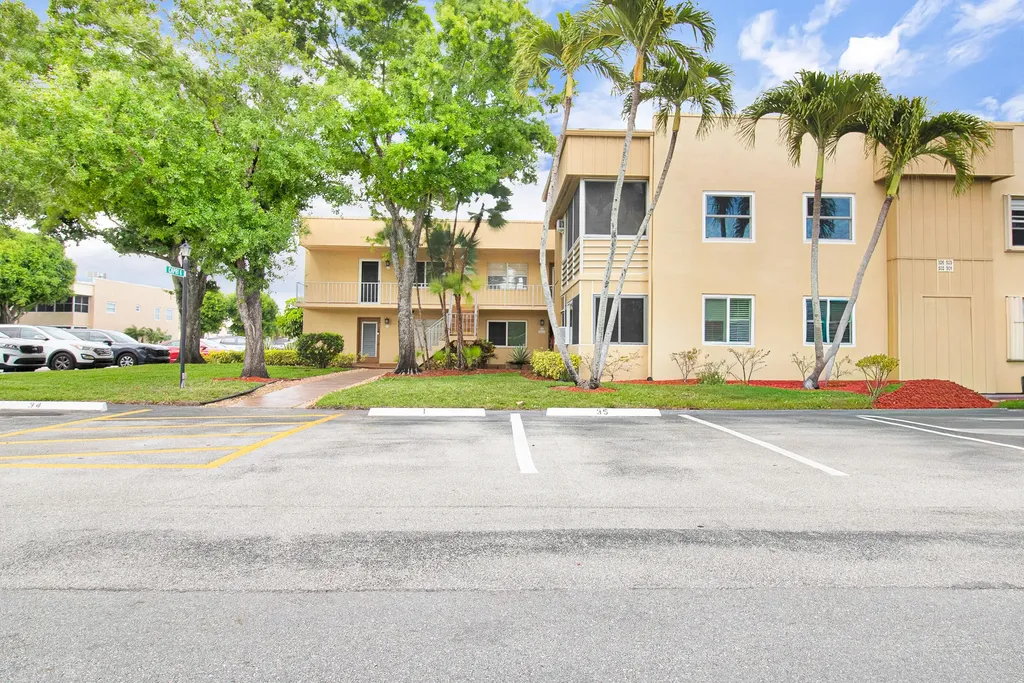 525 Capri K Delray Beach FL 33484
