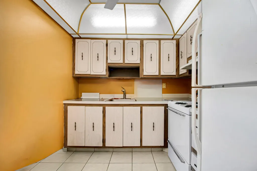 525 Capri K Delray Beach FL 33484