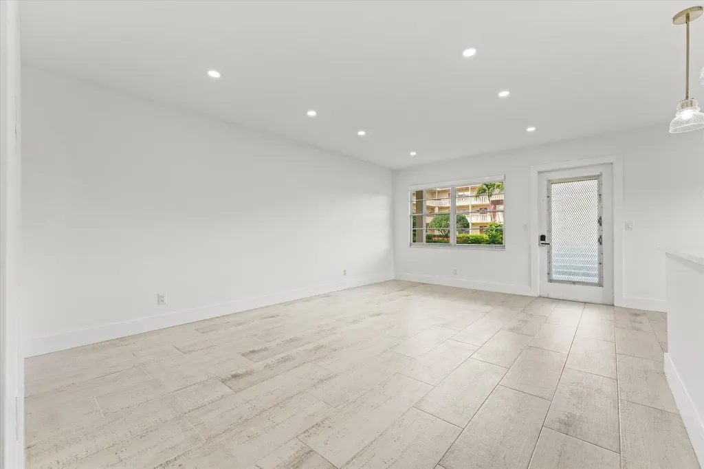 308 Preston H Boca Raton FL 33434