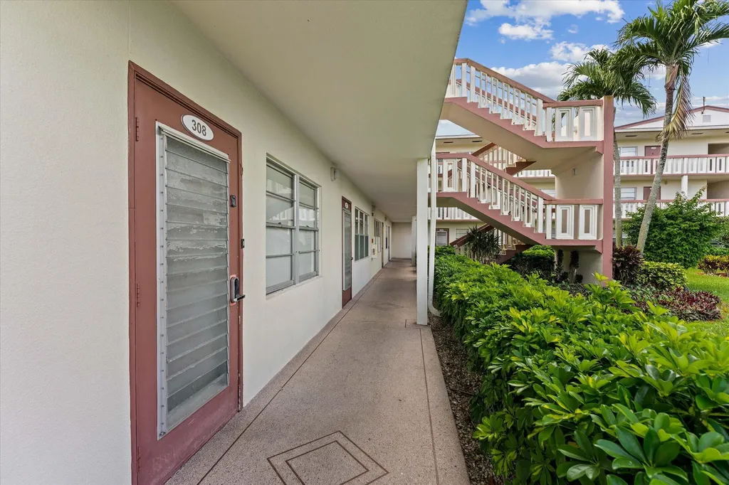 308 Preston H Boca Raton FL 33434