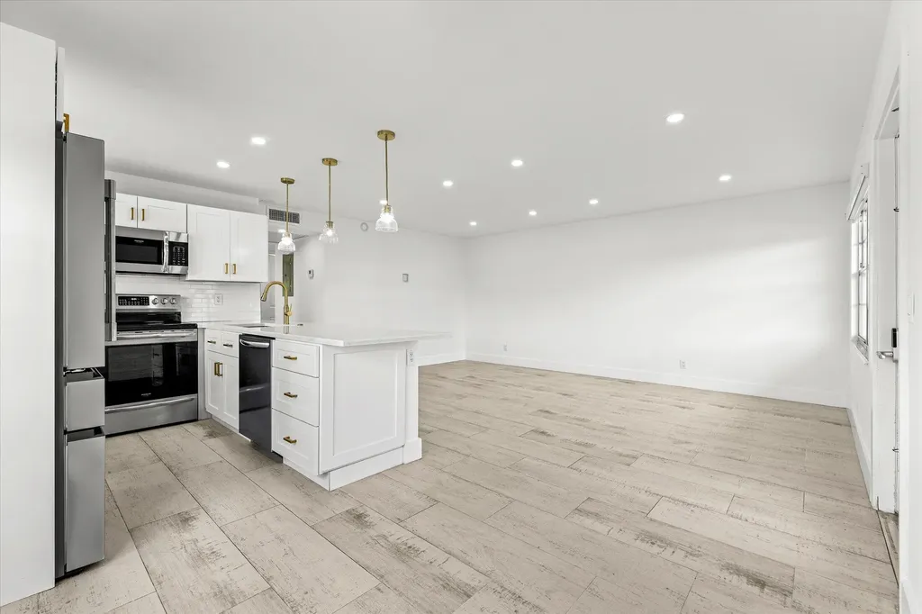 308 Preston H Boca Raton FL 33434