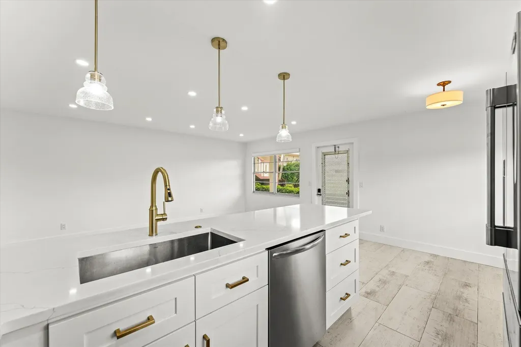 308 Preston H Boca Raton FL 33434