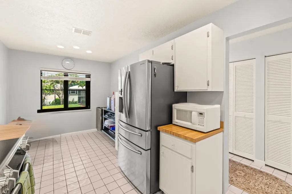 46 Stratford Lane W Boynton Beach FL 33436