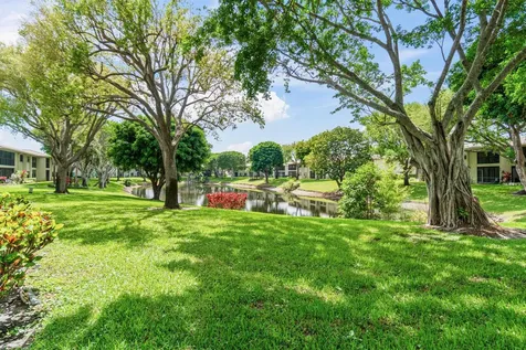 46 Stratford Lane W Boynton Beach FL 33436
