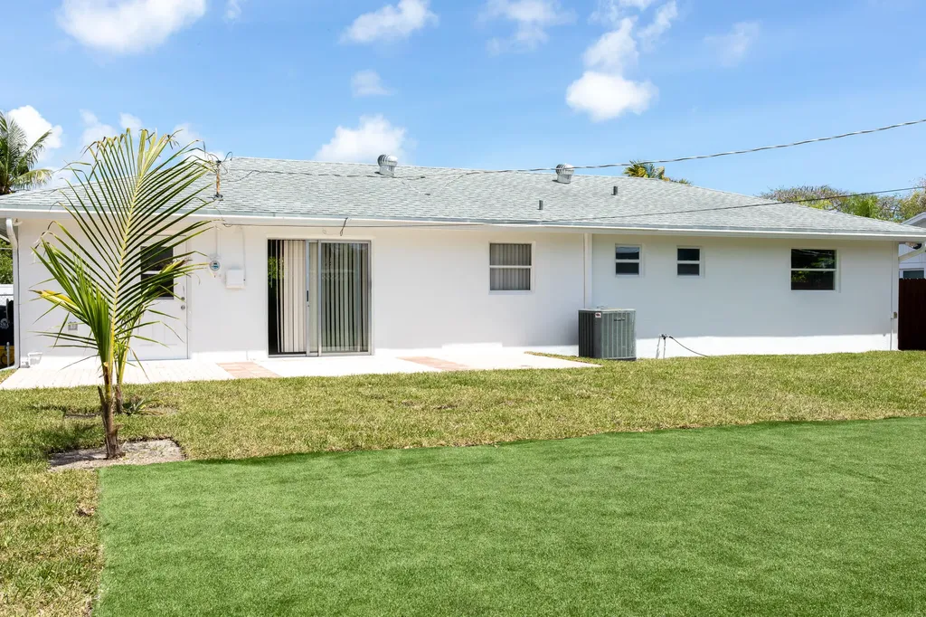 3360 Sapphire Road Lake Worth FL 33462