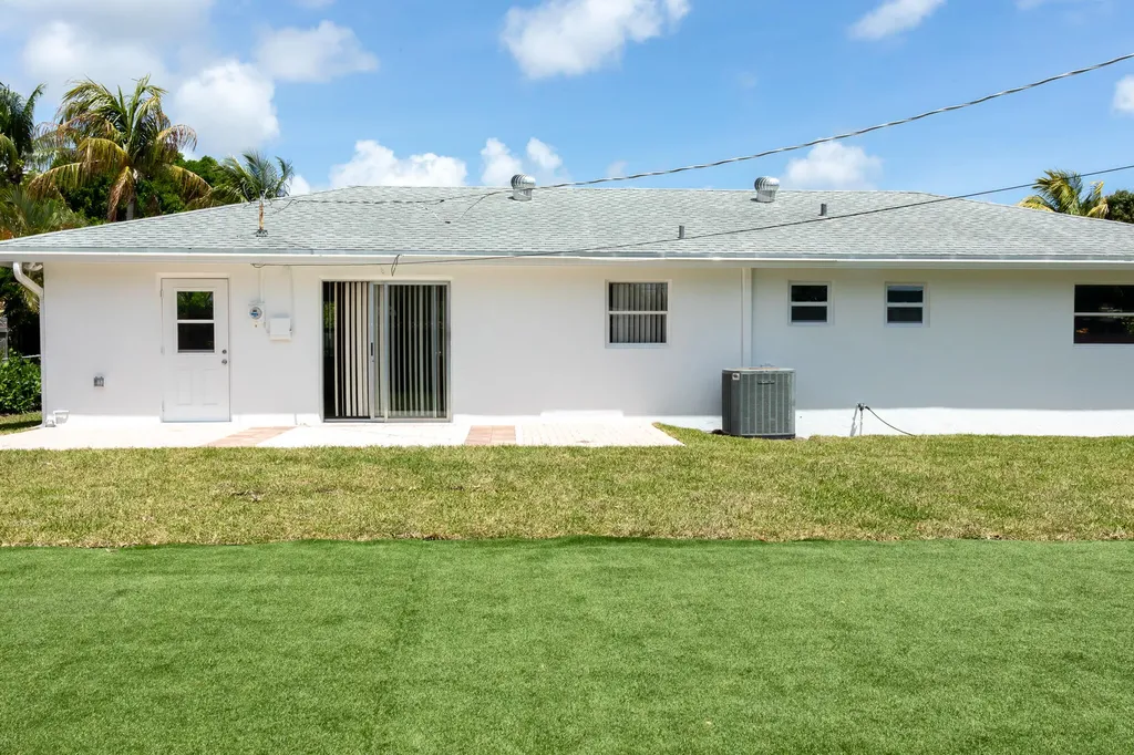 3360 Sapphire Road Lake Worth FL 33462