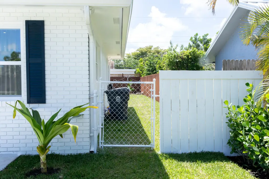 3360 Sapphire Road Lake Worth FL 33462