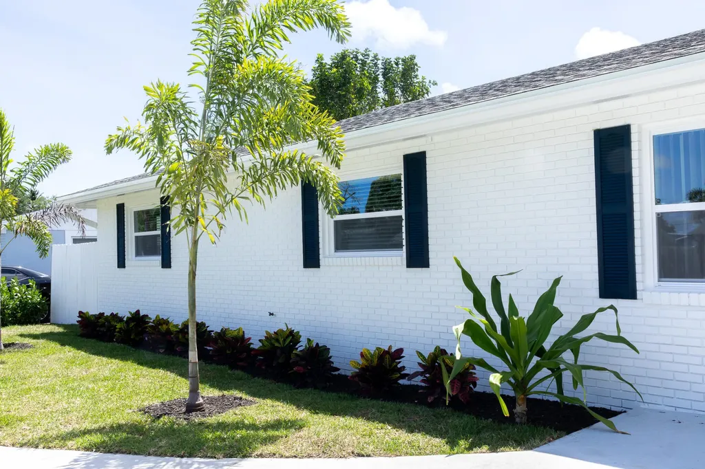 3360 Sapphire Road Lake Worth FL 33462