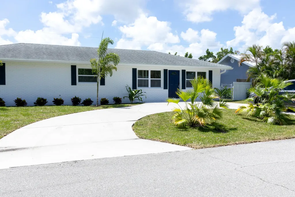 3360 Sapphire Road Lake Worth FL 33462