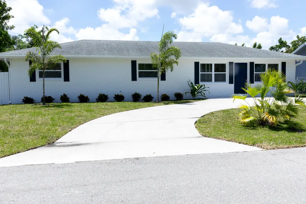 3360 Sapphire Road Lake Worth FL 33462