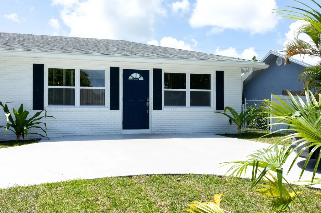 3360 Sapphire Road Lake Worth FL 33462