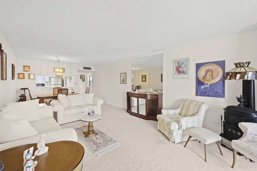 3154 Via Poinciana Greenacres FL 33467
