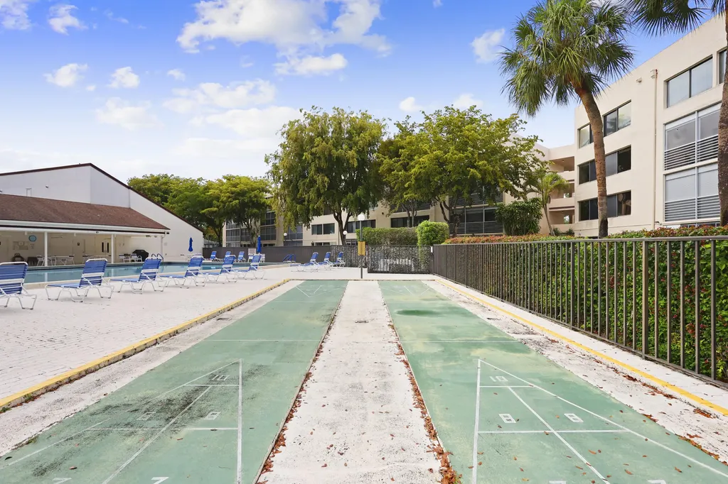 3154 Via Poinciana Greenacres FL 33467