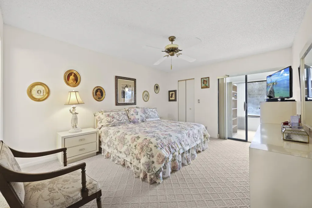3154 Via Poinciana Greenacres FL 33467