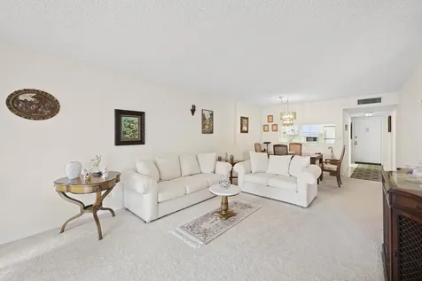 3154 Via Poinciana Greenacres FL 33467